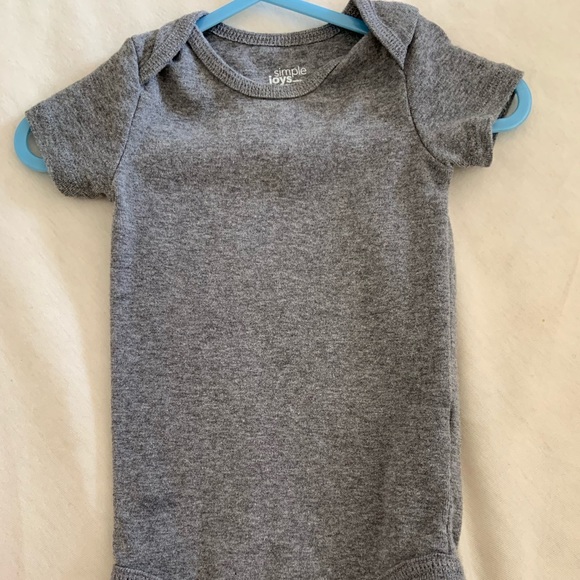 Carters onesies - Picture 3 of 5